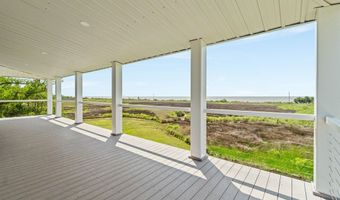 5004 Oak St, Bay St. Louis, MS 39520