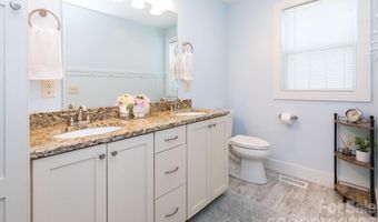 32 Greenwood Fields Dr, Asheville, NC 28804