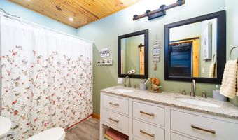 29 Sandusky St, Fredericktown, OH 43019