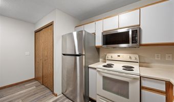 158 Elm Ridge Dr, North Liberty, IA 52317