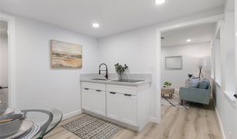 889 Akumu St, Kailua, HI 96734