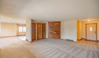1415 Birchwood Ln, Aberdeen, SD 57401