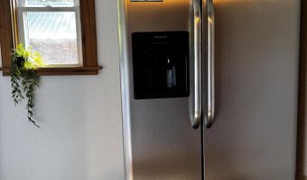 713 E Benton Ave, Ava, MO 65608