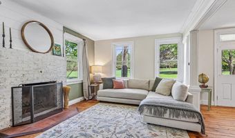 8893 LONGSWAMP Rd, Alburtis, PA 18011