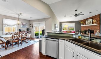 13 Greenridge Ln, Bentonville, AR 72712