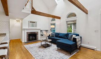 43 Lakeside Dr, Falmouth, ME 04105