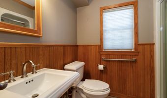 9 Howd Ave, Branford, CT 06405