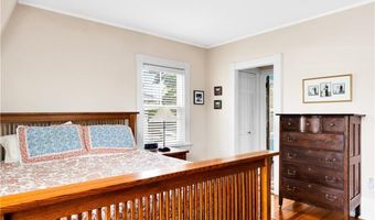 82 Sefton Dr, Cranston, RI 02905
