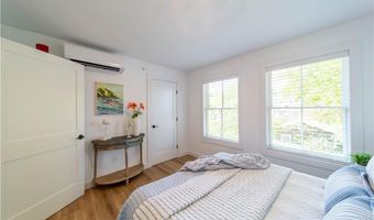 32 Exchange St 101, East Greenwich, RI 02818