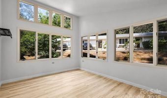 71 Hollybrook Dr, Asheville, NC 28803