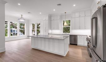 642 N Beach Blvd, Bay St. Louis, MS 39520