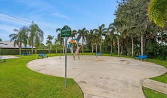 320 Villa Dr S, Atlantis, FL 33462