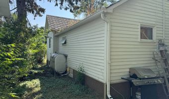 606 Ohmer St, Bottineau, ND 58318
