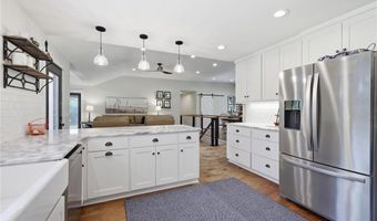 13901 Leavenworth Rd, Basehor, KS 66007