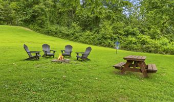 90 Railroad Lock Rd, Beattyville, KY 41311