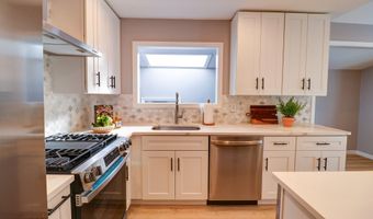 42 Cherry Tree Farm Rd, Middletown, NJ 07748