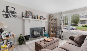 5 Versailles St, Cranston, RI 02920