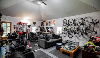 901 McCollum Dr, Bentonville, AR 72712