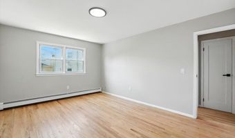 16 OAK St, Bayonne, NJ 07002