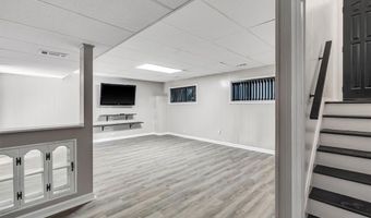 321 Fairview Ct, Ballwin, MO 63021