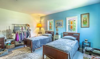 66 8th St, Apalachicola, FL 32320