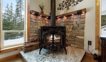 220 Old Maid Rd, Bayview, ID 83803