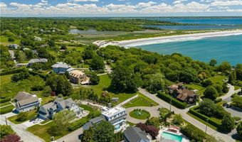 592 Tuckerman Ave, Middletown, RI 02842