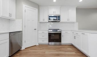 1313 N 159th St, Basehor, KS 66007