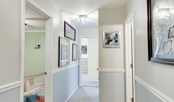 525 Skyline Dr, Algonquin, IL 60102