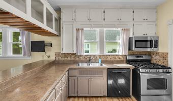 617 E 9th St, Auburn, IN 46706
