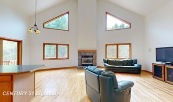 1724 Middle Point Dr, Alger, MI 48610