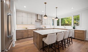 2133 N OAKLAND St, Arlington, VA 22207