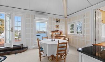 44 Bliss Mine Rd 4, Middletown, RI 02842