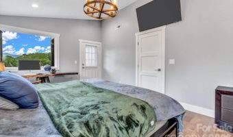 43 Pelzer St, Asheville, NC 28804
