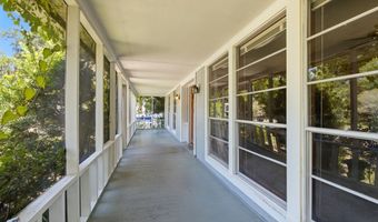 34 7th St, Apalachicola, FL 32320
