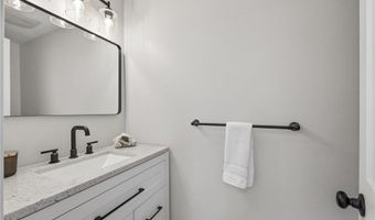 656 Madison St, Anoka, MN 55303