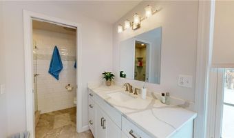 410 Wandsworth St, Narragansett, RI 02882