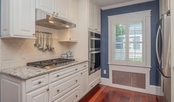 198 Gibbs Ave, Newport, RI 02840