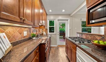 8 E MASONIC VIEW Ave, Alexandria, VA 22301