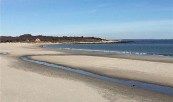 39 Hope Ln, Narragansett, RI 02882