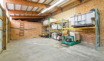 5276 Oakcrest Hill Rd SE, Riverside, IA 52327