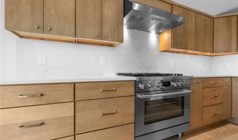 76 Warren Ave, Middletown, RI 02842