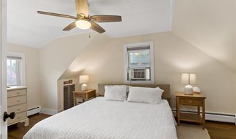 8 Lincoln Ave, Bristol, RI 02809