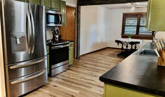 922 S Oak Ave, Aurora, MO 65605