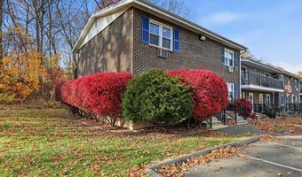 40 Woodridge Dr 40, Cheshire, CT 06410