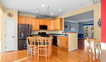 8245 LAMBERTS Ln, Alexandria, VA 22309