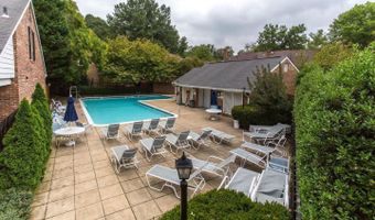 2438 S WALTER REED Dr S E, Arlington, VA 22206