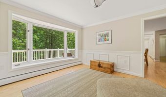 78 Hitching Post Ln, Bedford, NH 03110