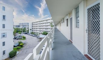 3030 Marcos Dr T-412, Aventura, FL 33160
