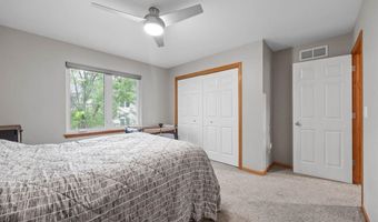 1005 Twilight Dr, North Liberty, IA 52317